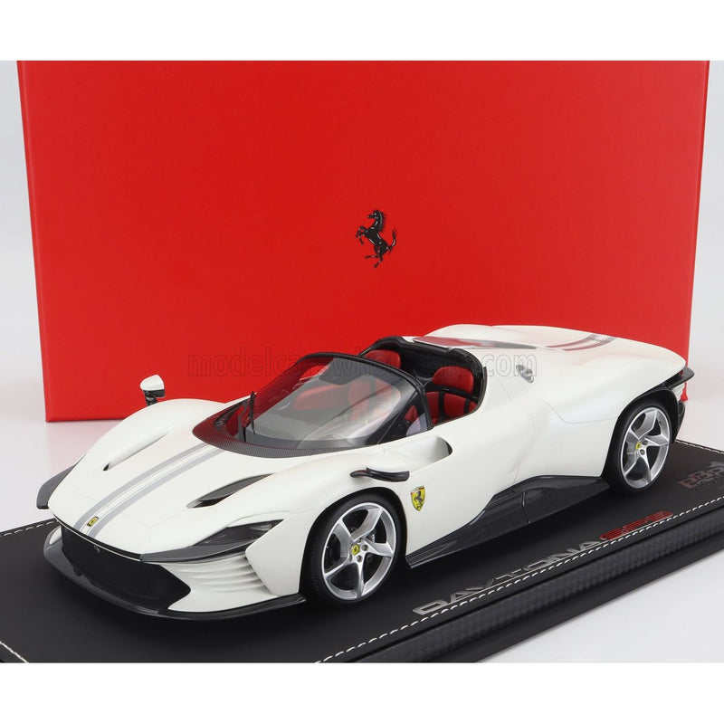 Ferrari Daytona SP3 Open Roof Icona 2022 - Con Vetrina - With Showcase Bianco Italia - White - 1:18