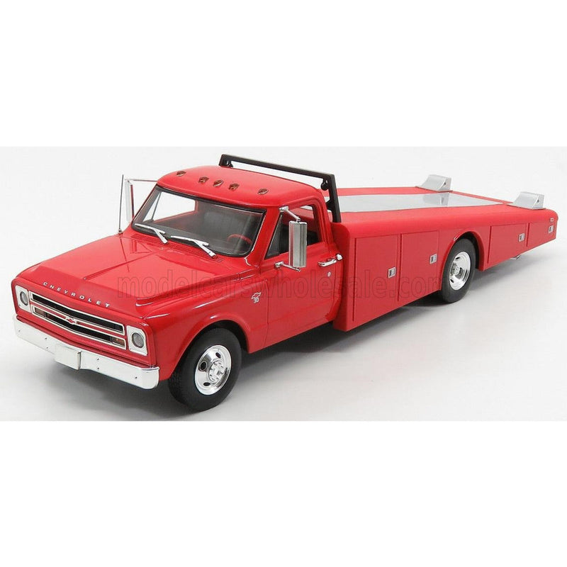 Models Chevrolet C-30 Truck Ramp Car Transporter 1967 Red 1:18