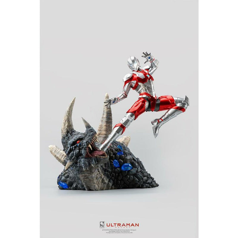 Ultraman Vs Black King 1/4 Statue
